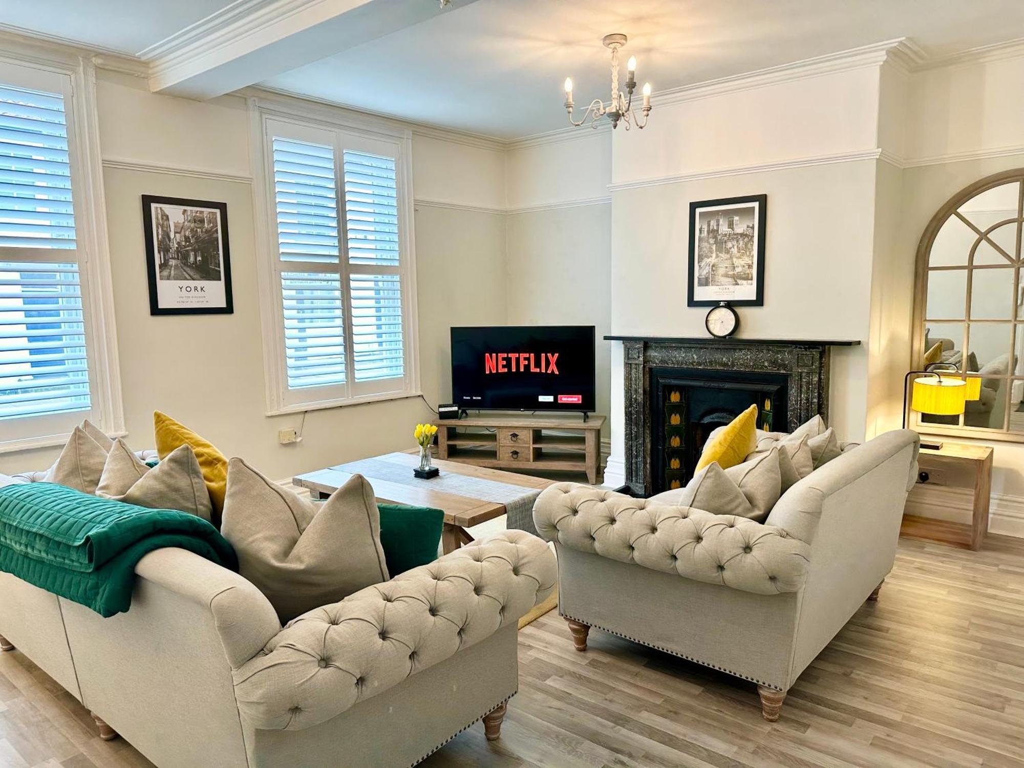 Gillygate Nest With Free Allocated Parking York Exteriör bild
