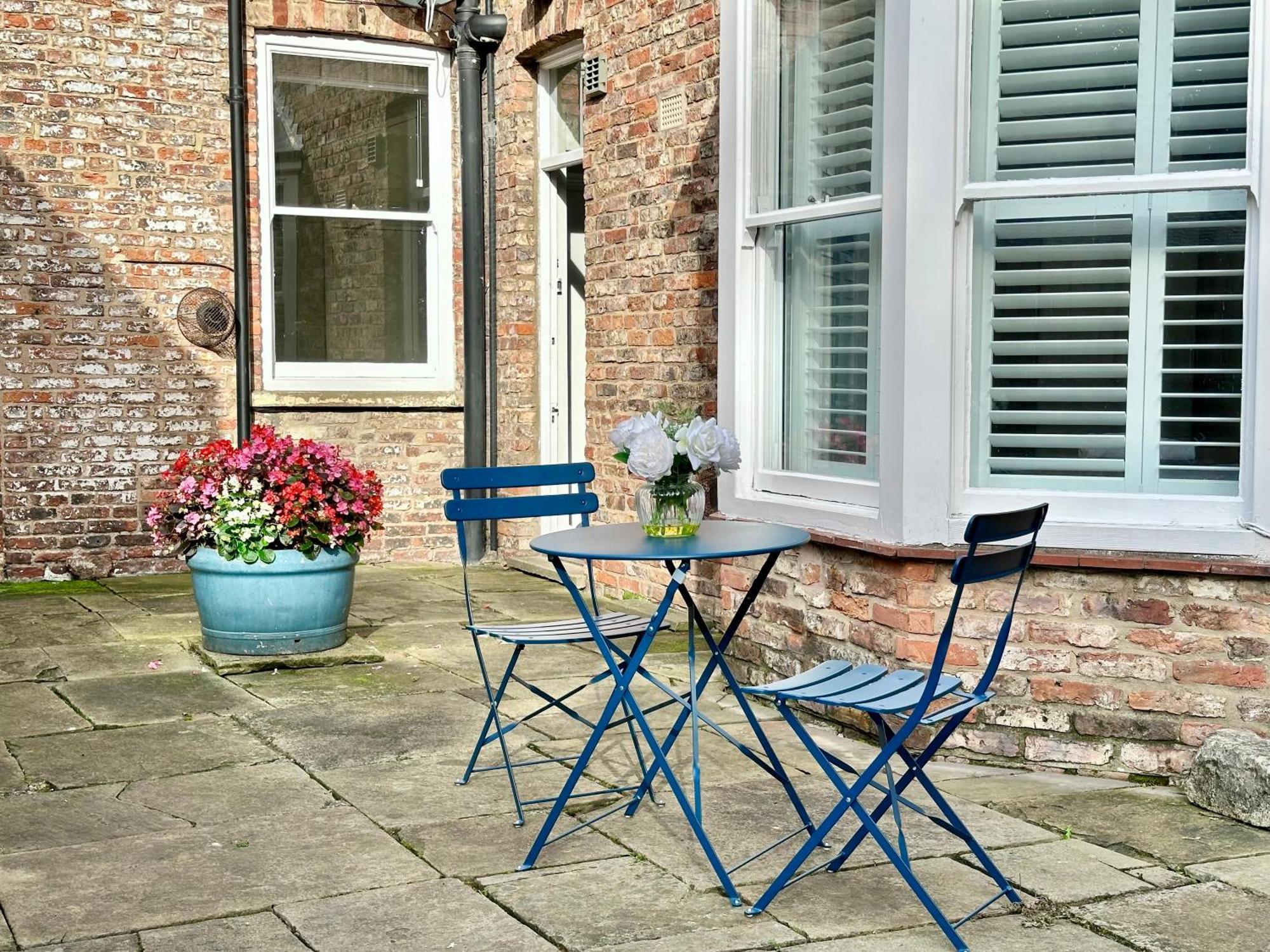 Gillygate Nest With Free Allocated Parking York Exteriör bild